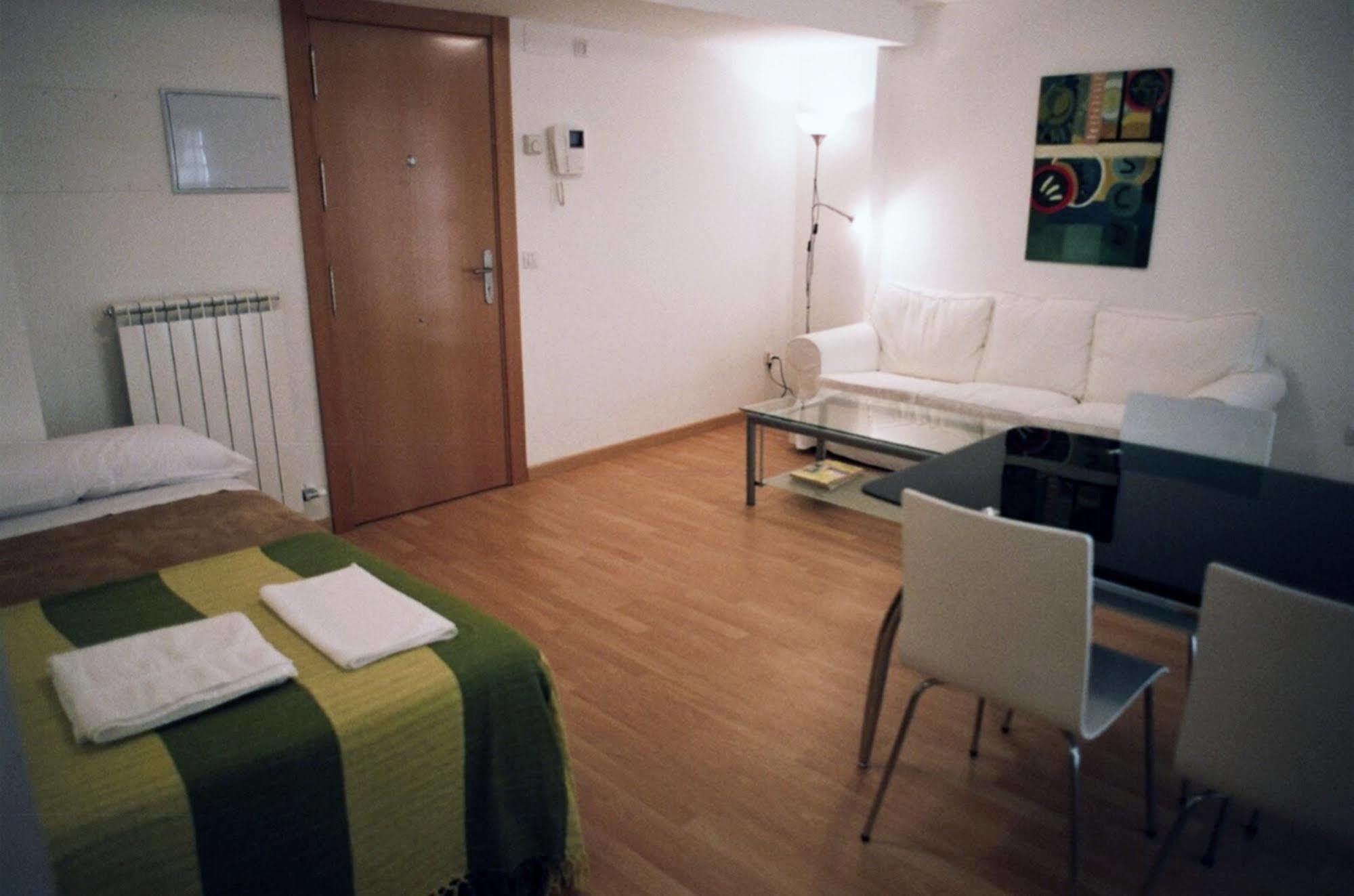 Apartamentos Auhabitat Zaragoza, Edificio De Apartamentos Turisticos Luaran gambar